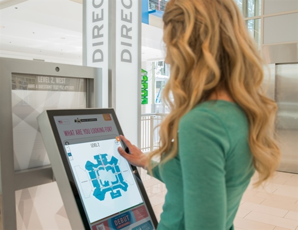 4 Digital Signage Design Tips to Attract More Mall Customers